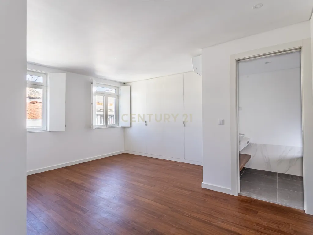 Apartamento T2 novo com varanda Rua Palmira Lisboa - Image 14