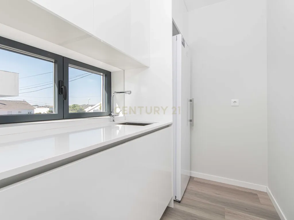 Moradia T4 Premium independente com Piscina (Nova Construção) / Barcarena - Image 32