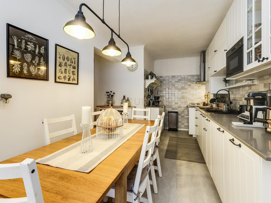 Apartamento T3 Renovado com Vista Panorâmica no Cacém, Sintra, Lisboa - Image 1