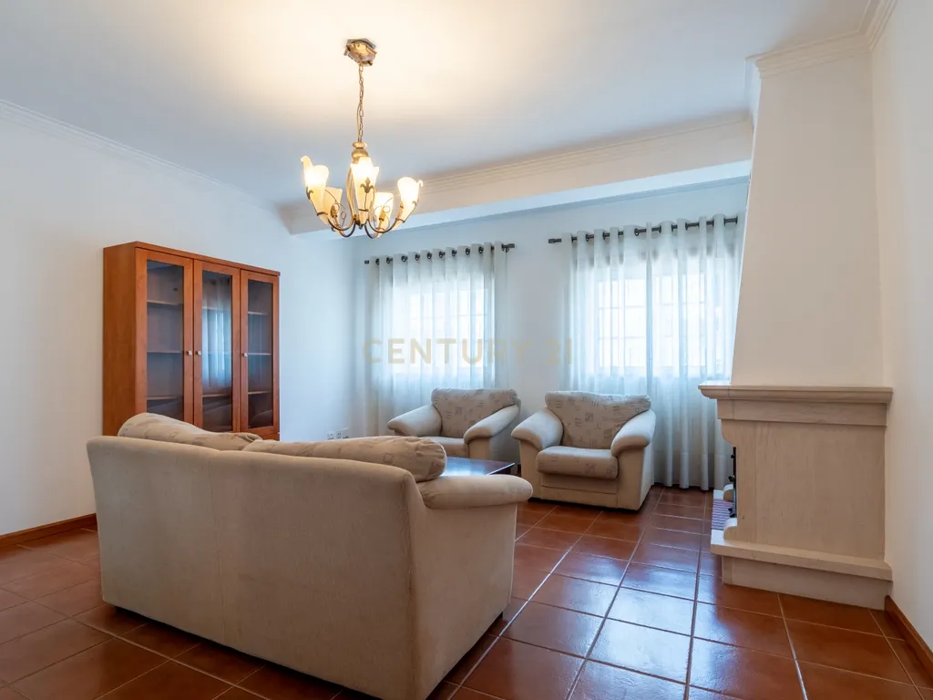Moderno T1 em Lousã, quase novo e pronto a habitar - Image 7