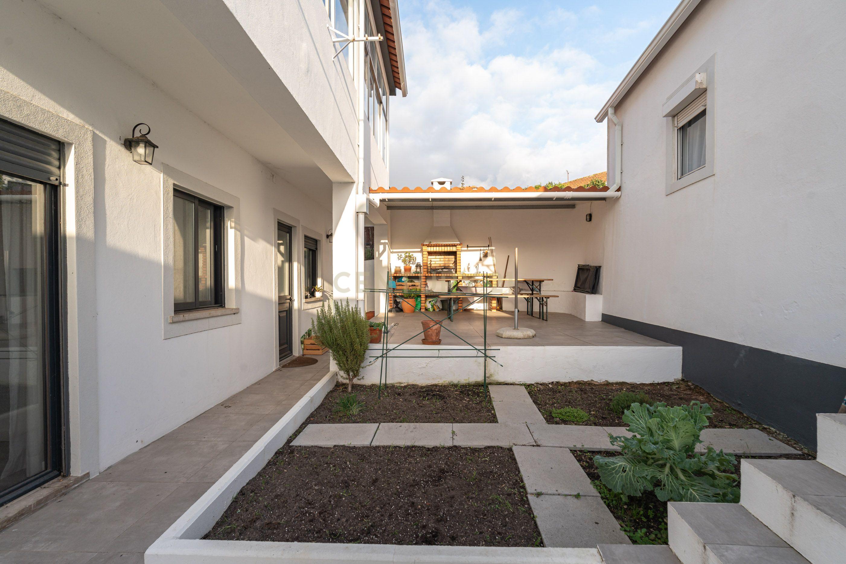 Moradia T4 + Anexo T0 - Torres Vedras - Image 19