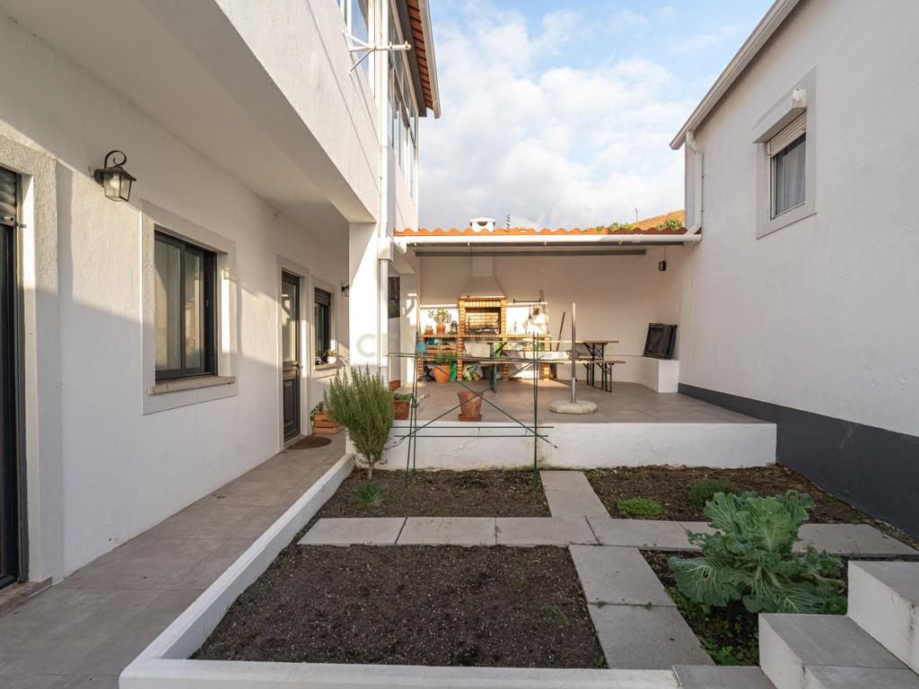 Moradia T4 + Anexo T0 - Torres Vedras - Image 21