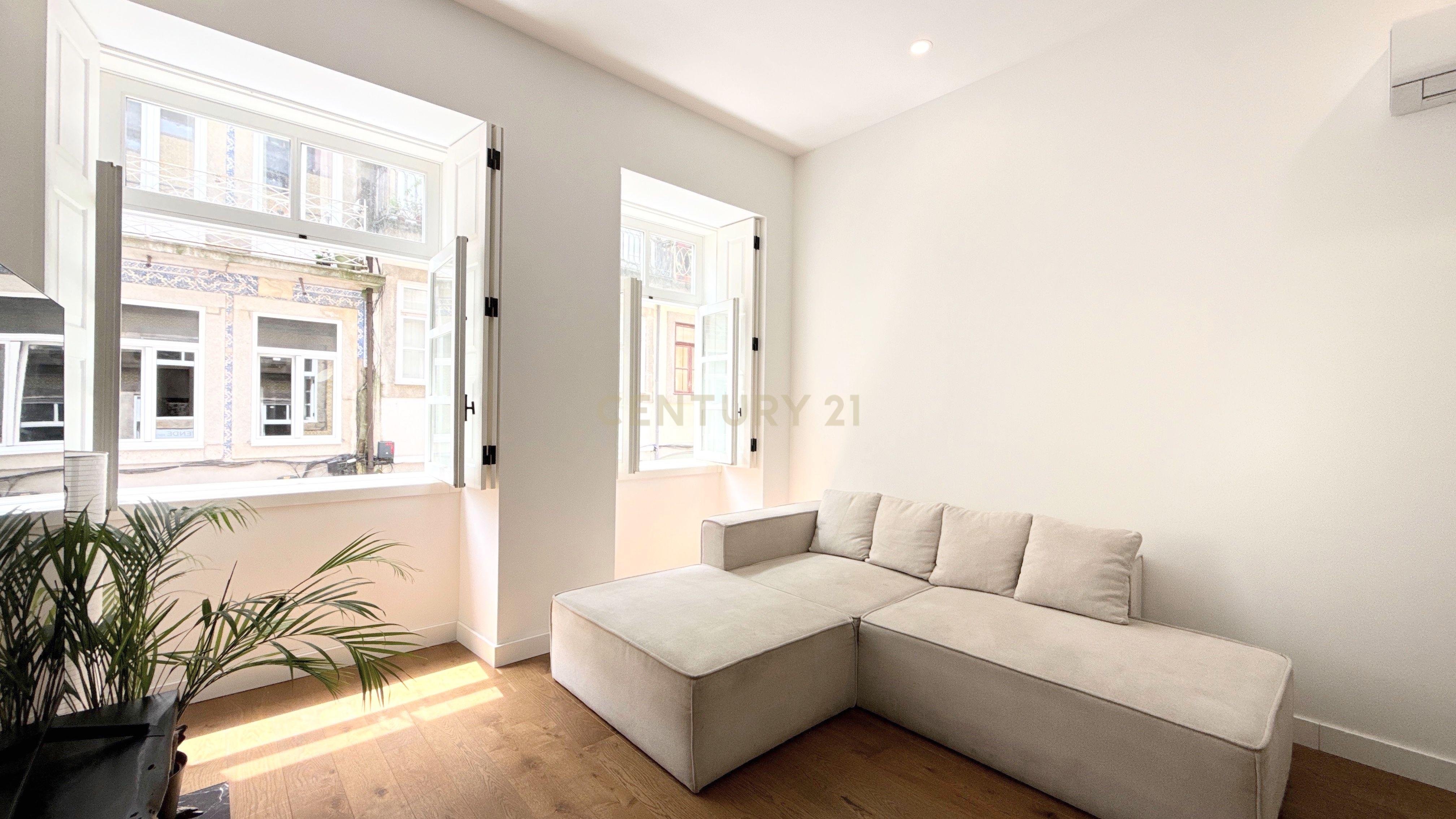 Fotografia 5 de Apartamento T2 com terraço e fachada histórica no centro do Porto