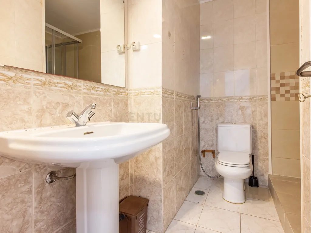Apartamento T3, Lisboa, com um lugar de parqueamento e arrecadação. Oportunidade Única! - Image 17