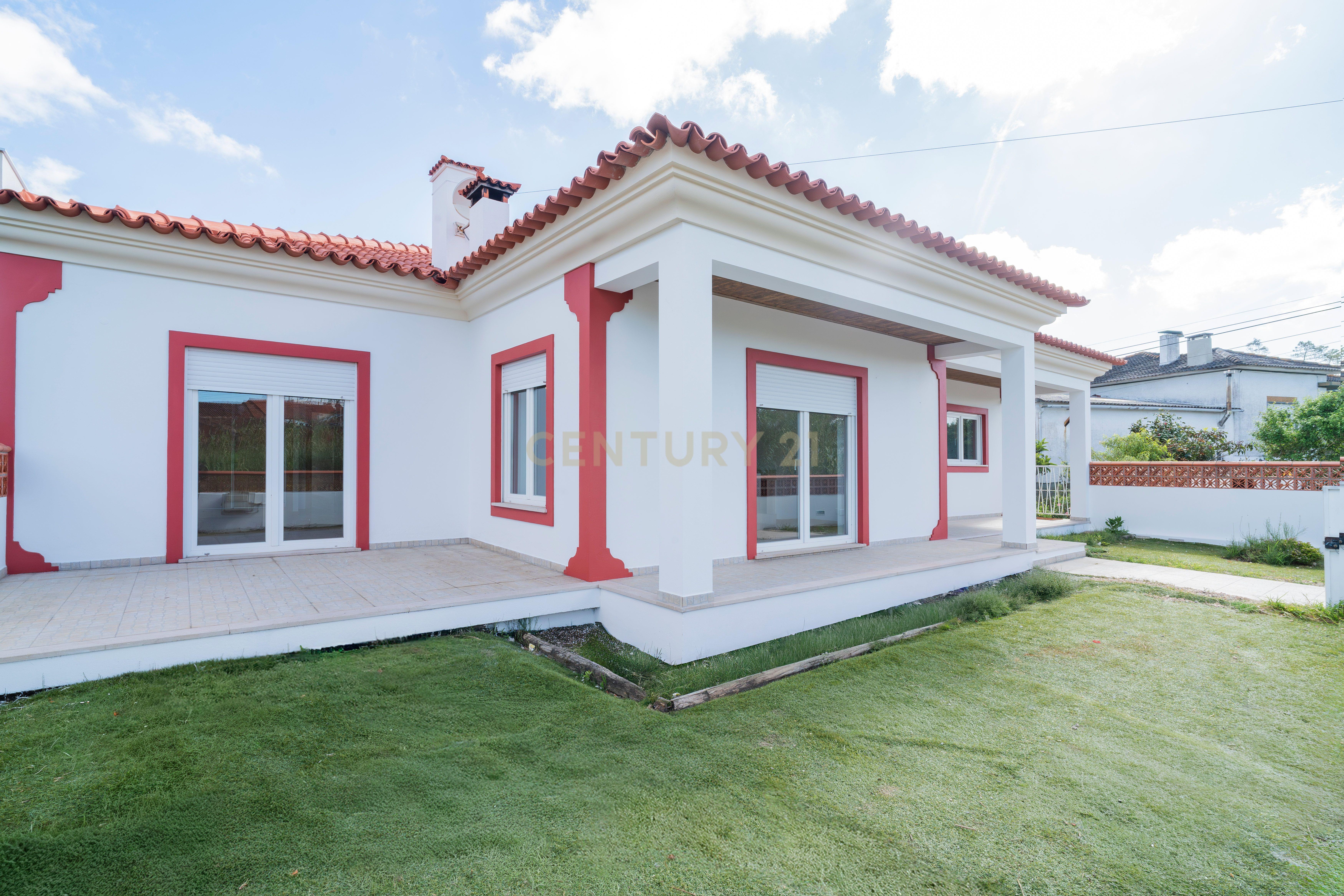 Fotografia 4 de Moradia T3 Térrea com 1.050m² de Terreno, Cave de Convívio e Elevada Eficiência Energética - Amieira, Marinha Grande