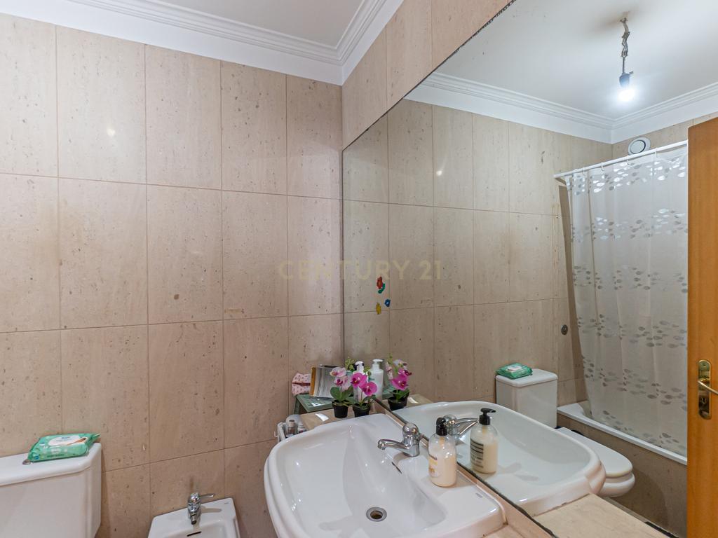 Apartamento T3 com Vista Panorâmica em Canidelo, Vila Nova de Gaia - Image 35