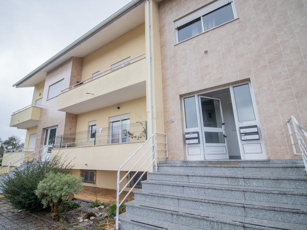 Apartamento T2 + T1 renovado perto das escolas na Tocha. - Image 50
