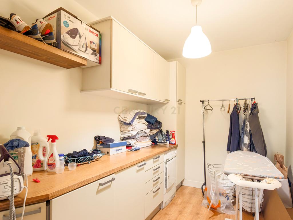 Moradia T4+1 com Piscina Privativa, Churrasqueira e Garagem - Image 31