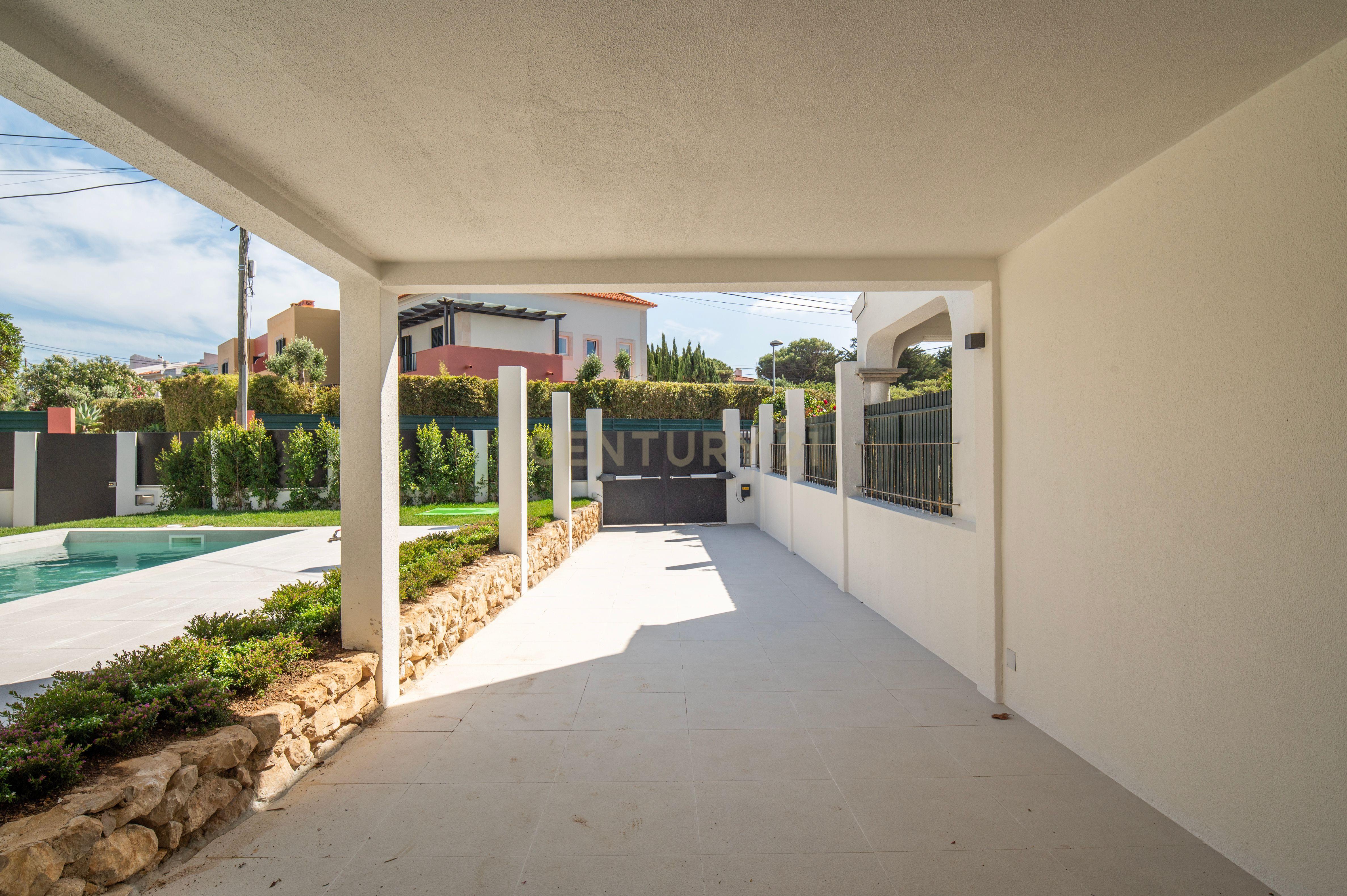 Moradia T4+2 com Piscina, Garagem e Jardim Totalmente Remodelada - Image 35