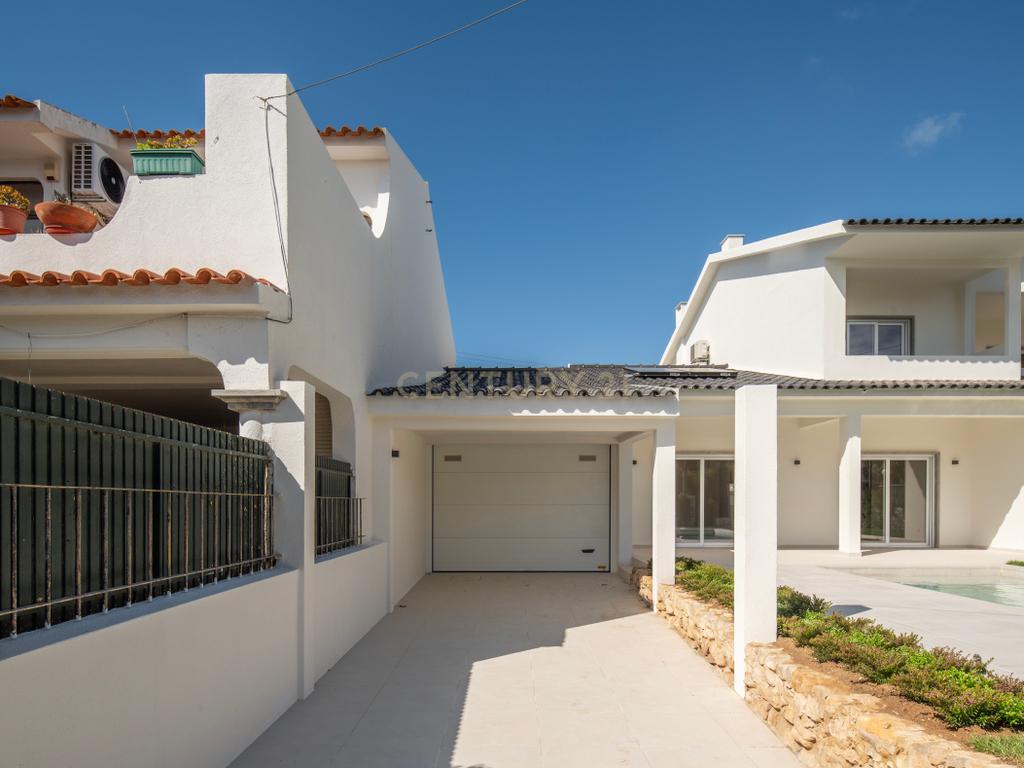 Moradia T4+2 com Piscina, Garagem e Jardim Totalmente Remodelada - Image 36