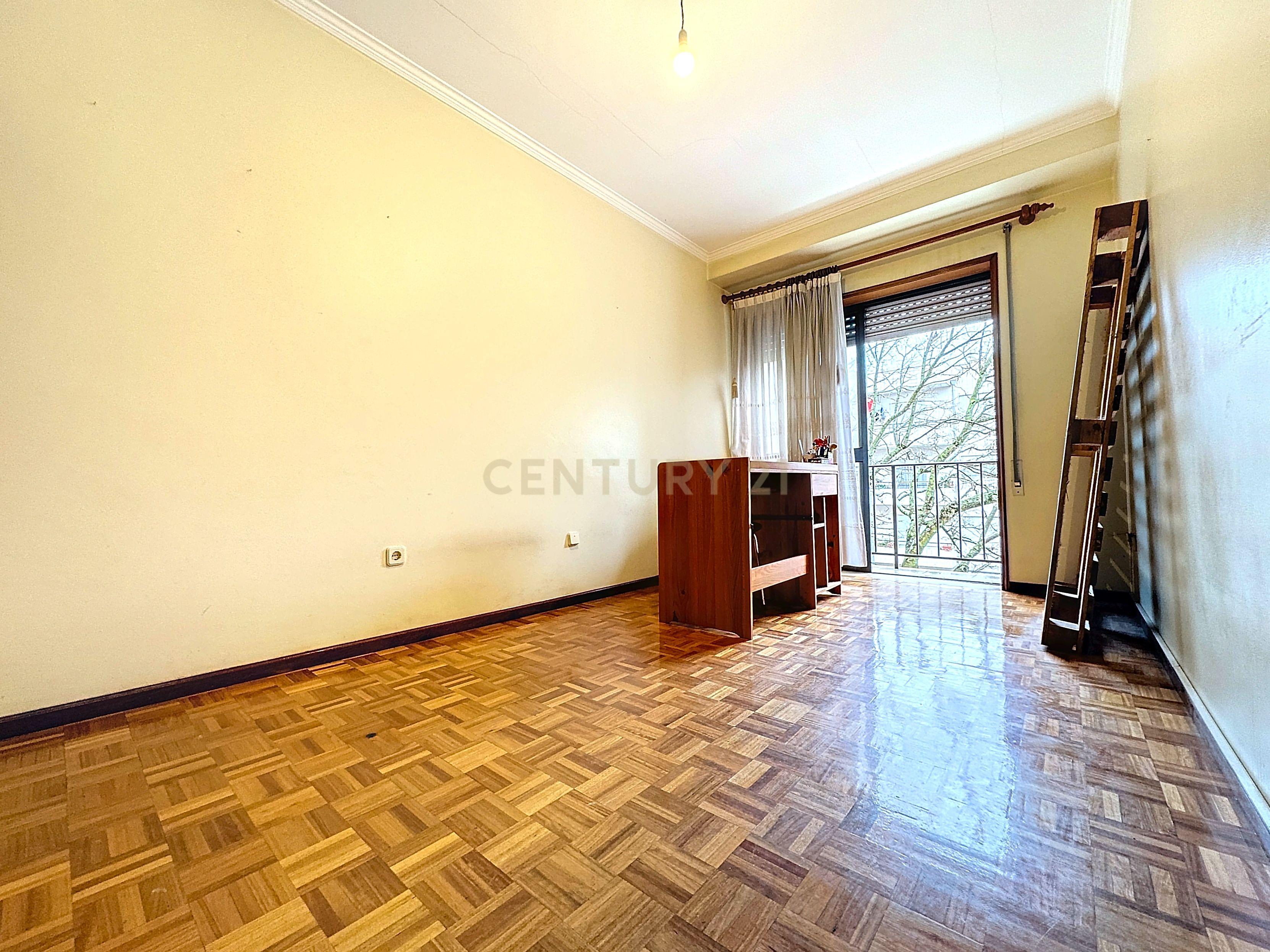 Apartamento T3 com varandas e lugar de garagem, na Póvoa de Varzim, Porto - Image 13