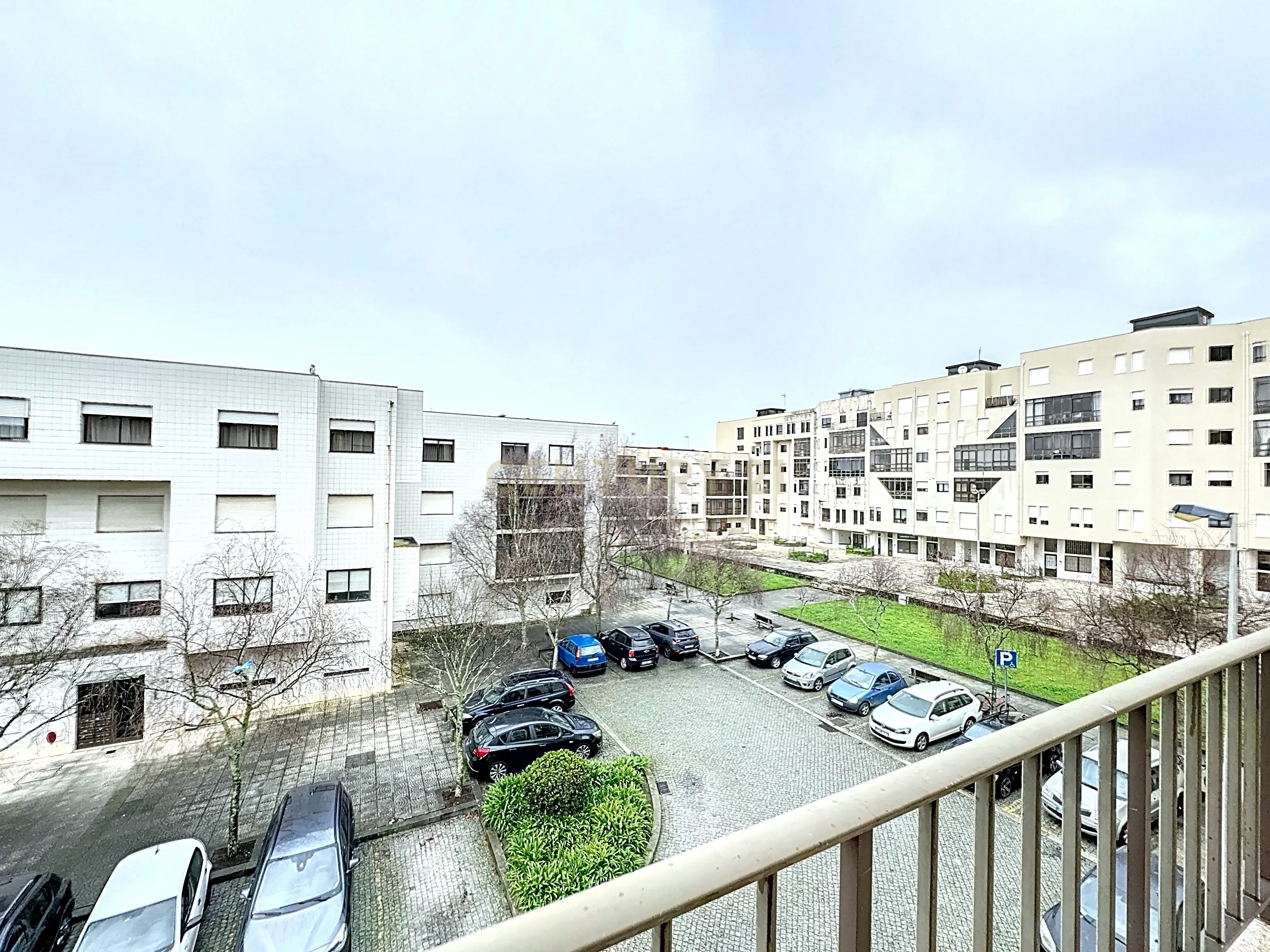 Apartamento T3 com varandas e lugar de garagem, na Póvoa de Varzim, Porto - Image 9