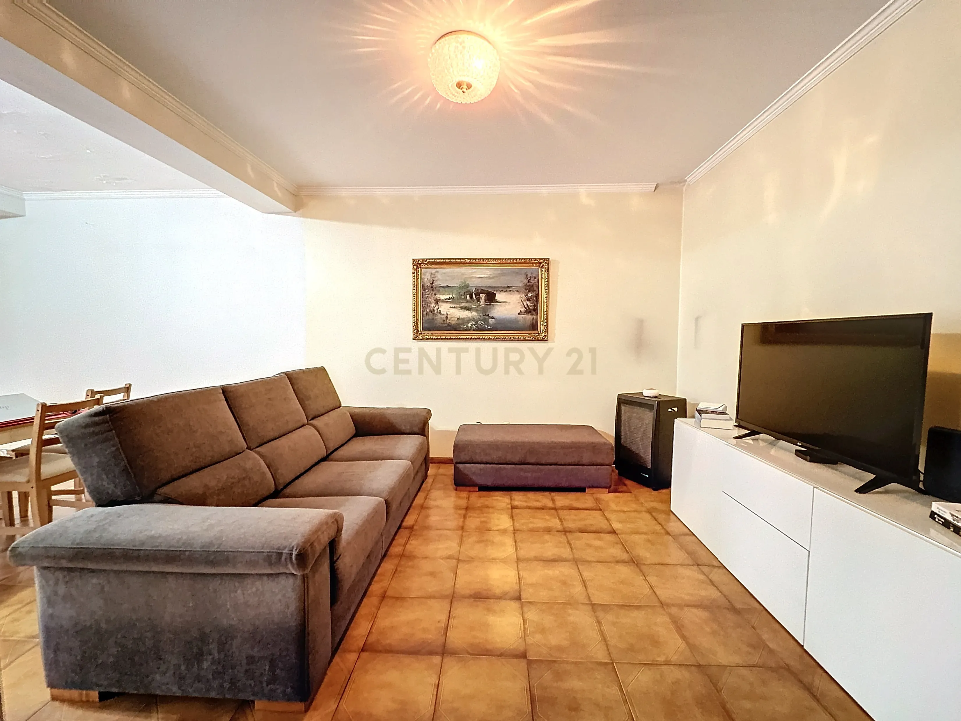 Apartamento T3 com varandas e lugar de garagem, na Póvoa de Varzim, Porto - Image 2