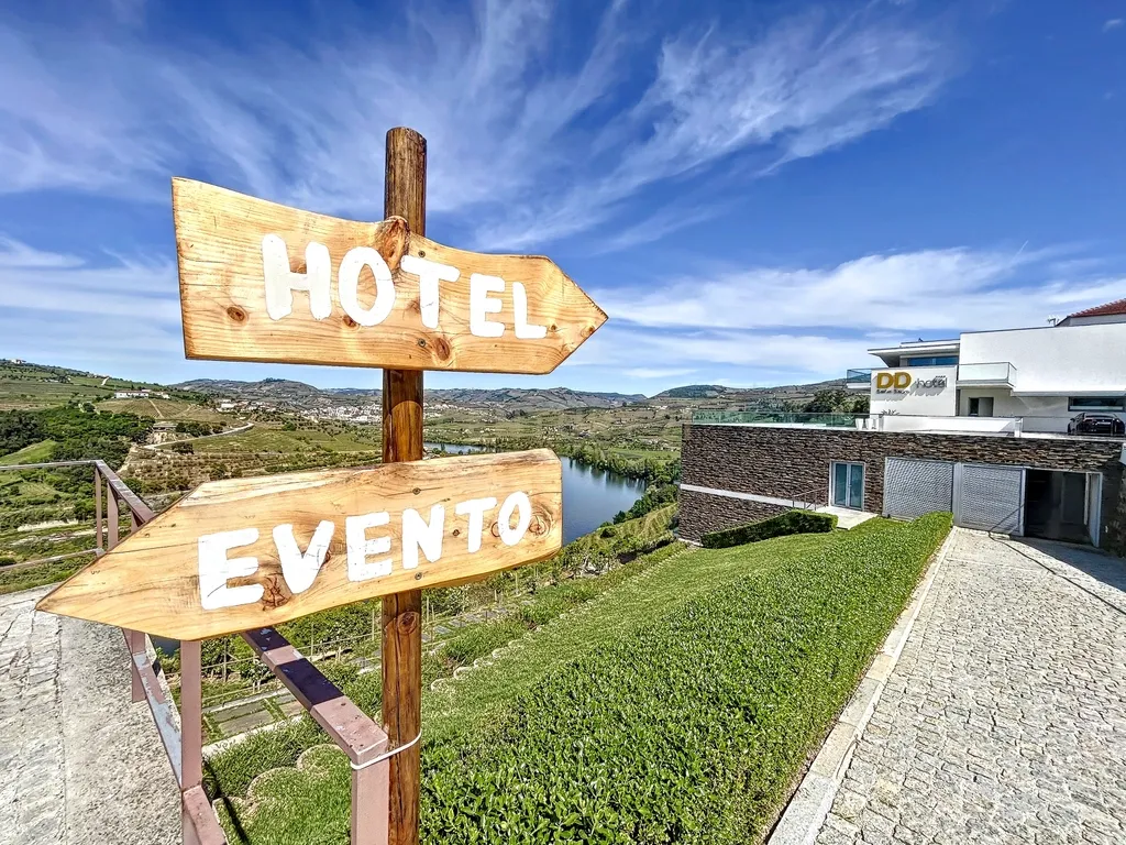 Hotel DD uma "varanda" para o rio Douro, integrado numa quinta no coração do Alto Douro Vinhateiro, perto do Peso da Régua, Portugal - Image 19