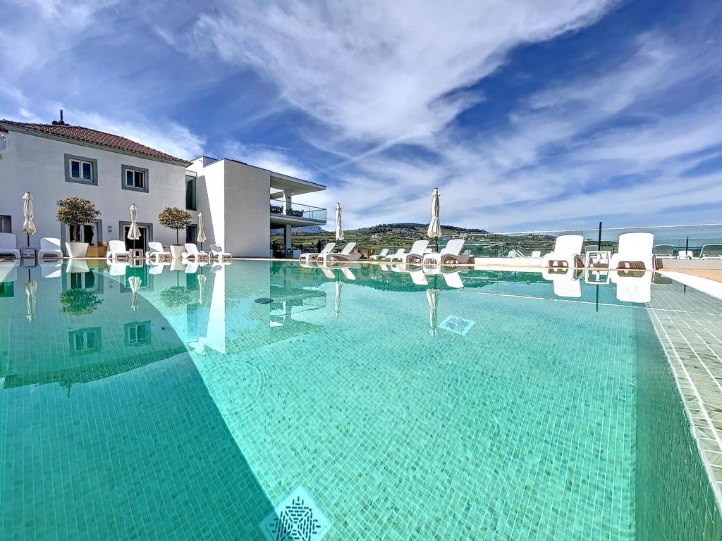 Hotel DD uma  "varanda" para o rio Douro, integrado numa quinta no coração do Alto Douro Vinhateiro, perto do Peso da Régua, Portugal - Image 1