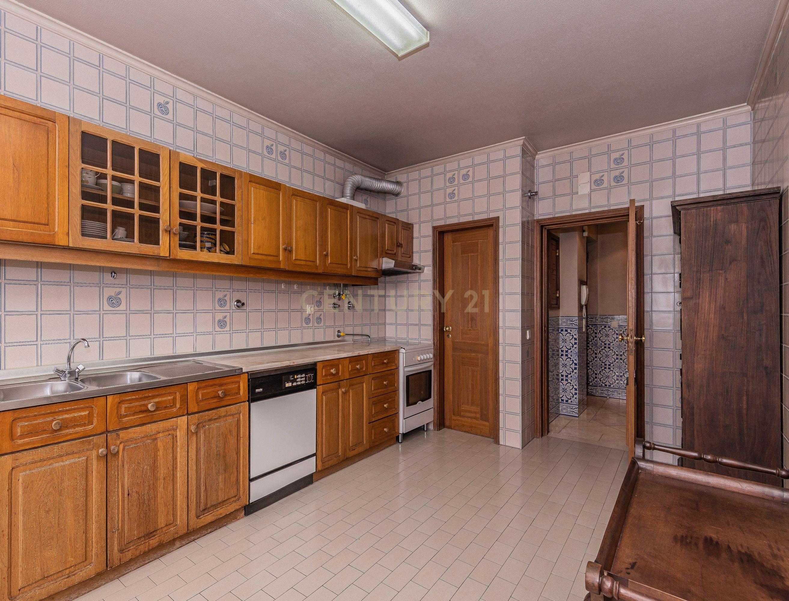 Penthouse T5 garagem Box 2 carros Torres das Palmeiras Oeiras - Image 10