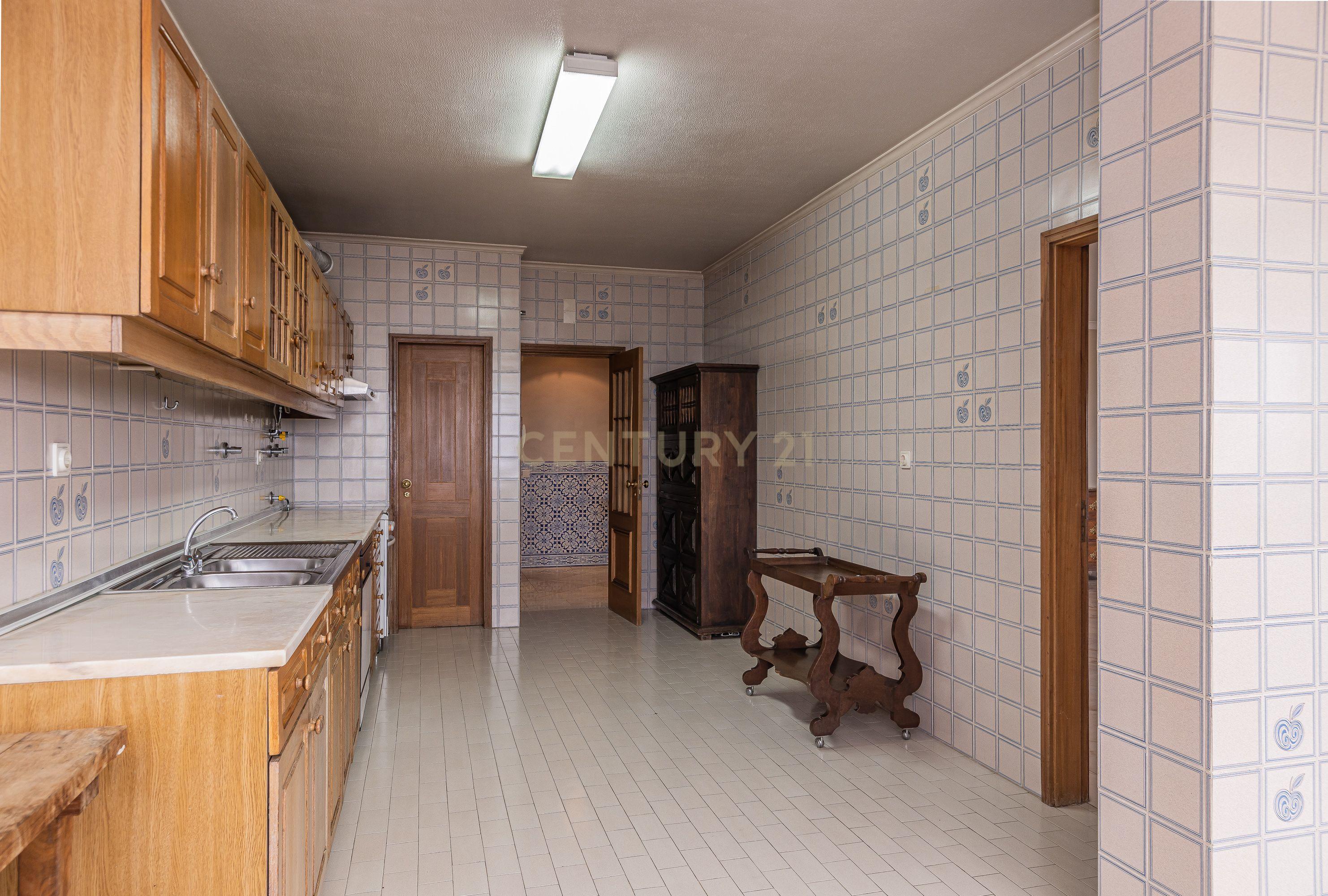 Penthouse T5 garagem Box 2 carros Torres das Palmeiras Oeiras - Image 12
