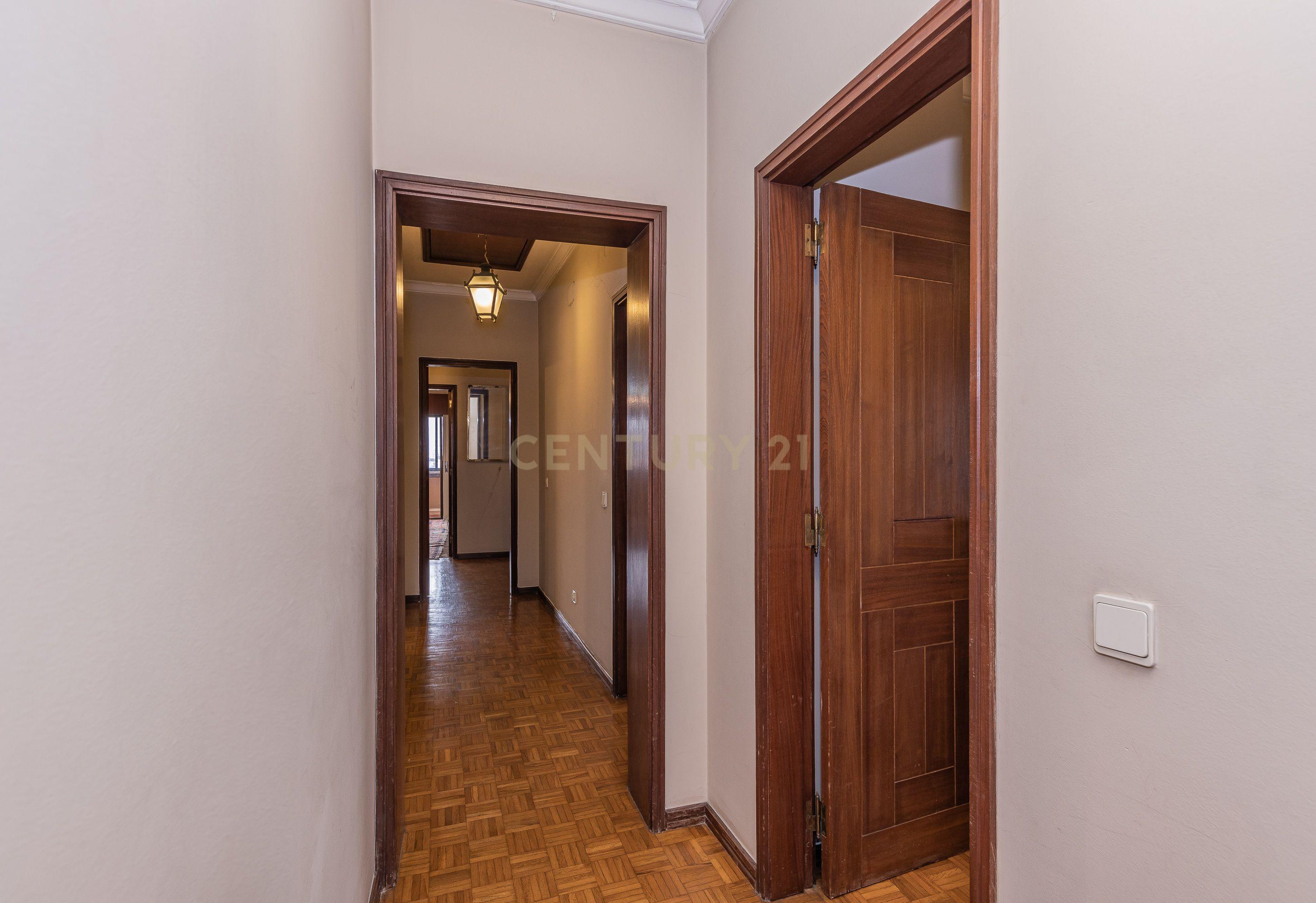 Penthouse T5 garagem Box 2 carros Torres das Palmeiras Oeiras - Image 16
