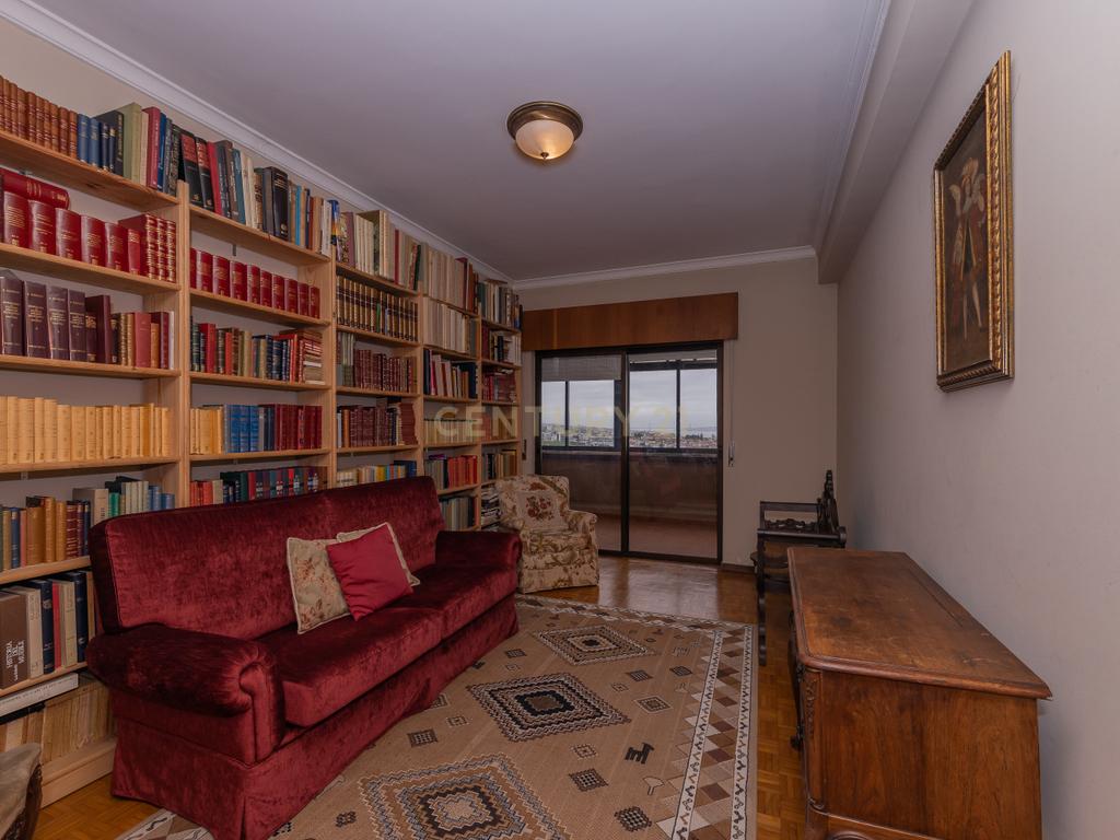 Penthouse T5 garagem Box 2 carros Torres das Palmeiras Oeiras - Image 18