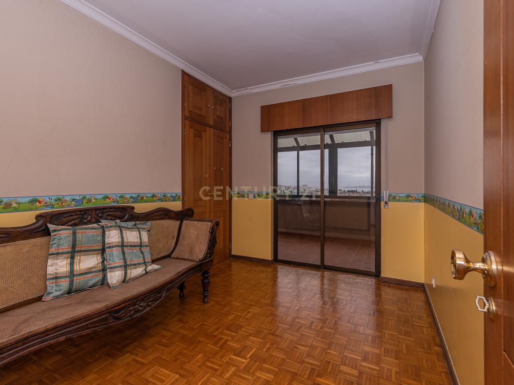 Penthouse T5 garagem Box 2 carros Torres das Palmeiras Oeiras - Image 35