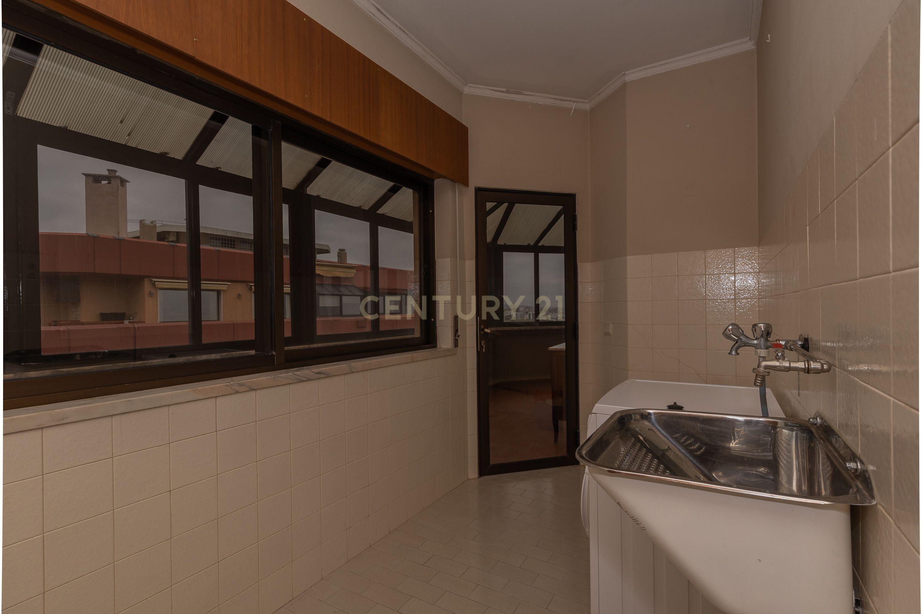 Penthouse T5 garagem Box 2 carros Torres das Palmeiras Oeiras - Image 37