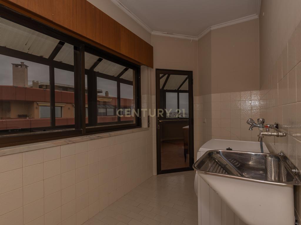 Penthouse T5 garagem Box 2 carros Torres das Palmeiras Oeiras - Image 37
