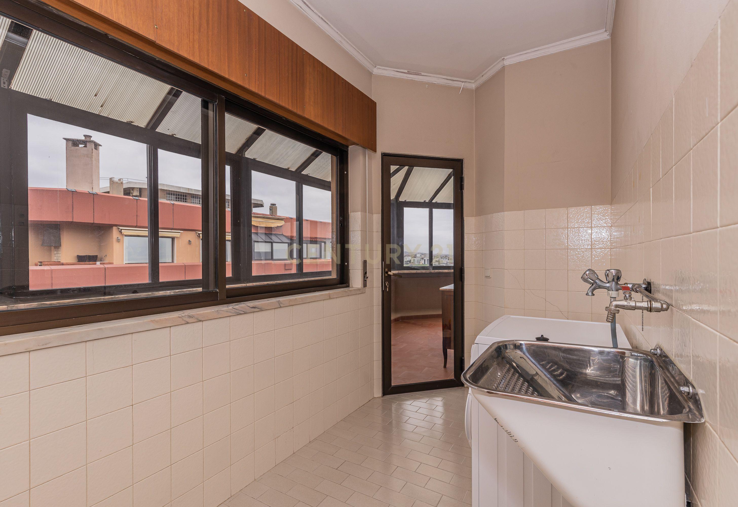 Penthouse T5 garagem Box 2 carros Torres das Palmeiras Oeiras - Image 43