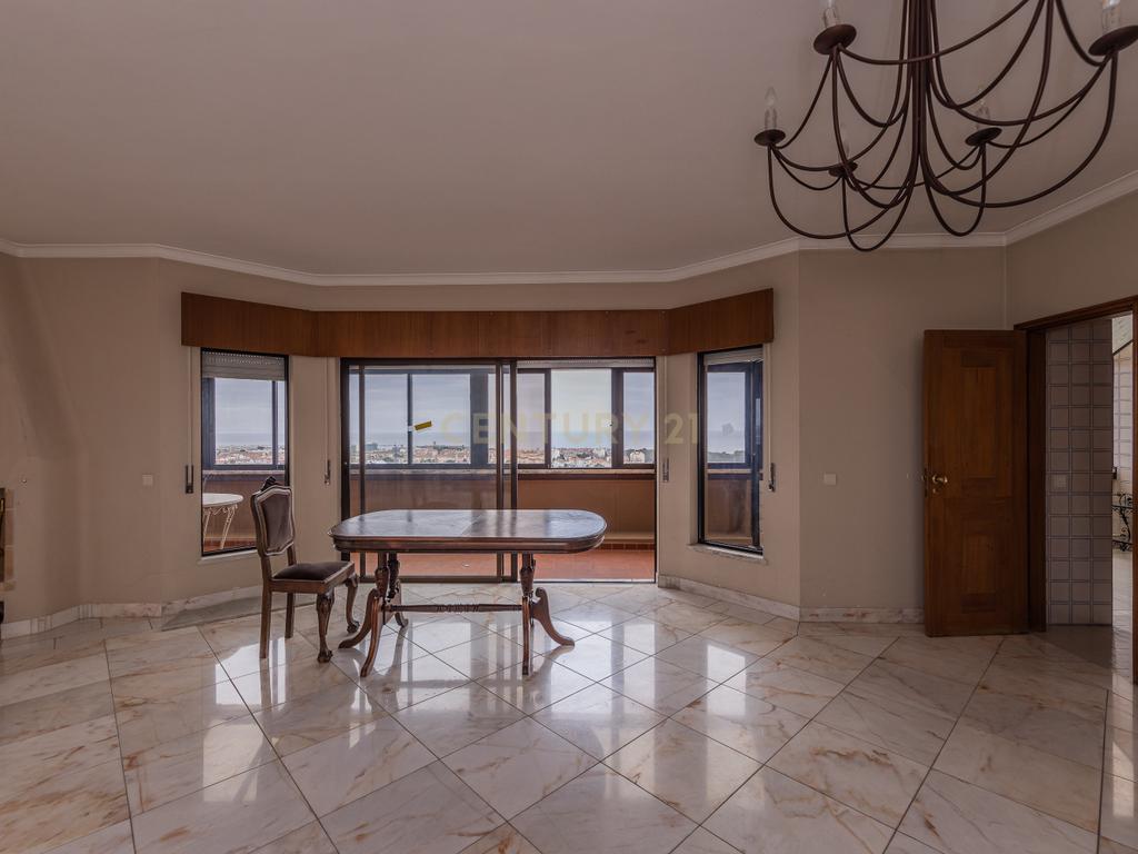 Penthouse T5 garagem Box 2 carros Torres das Palmeiras Oeiras - Image 1