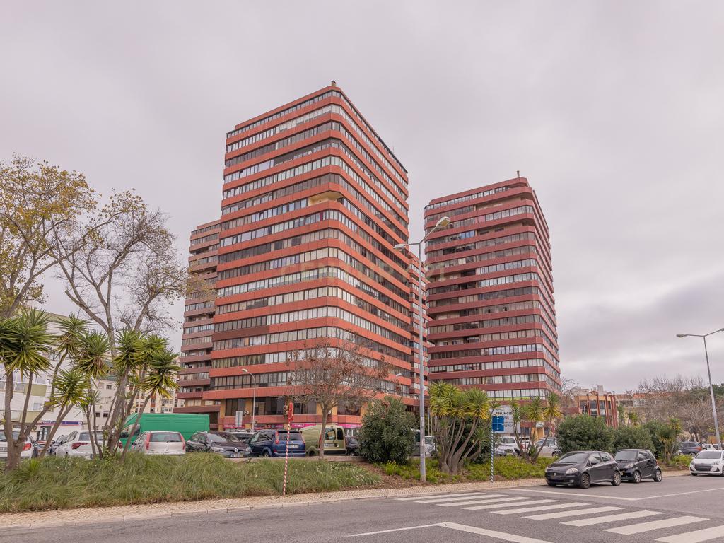 Penthouse T5 garagem Box 2 carros Torres das Palmeiras Oeiras - Image 4