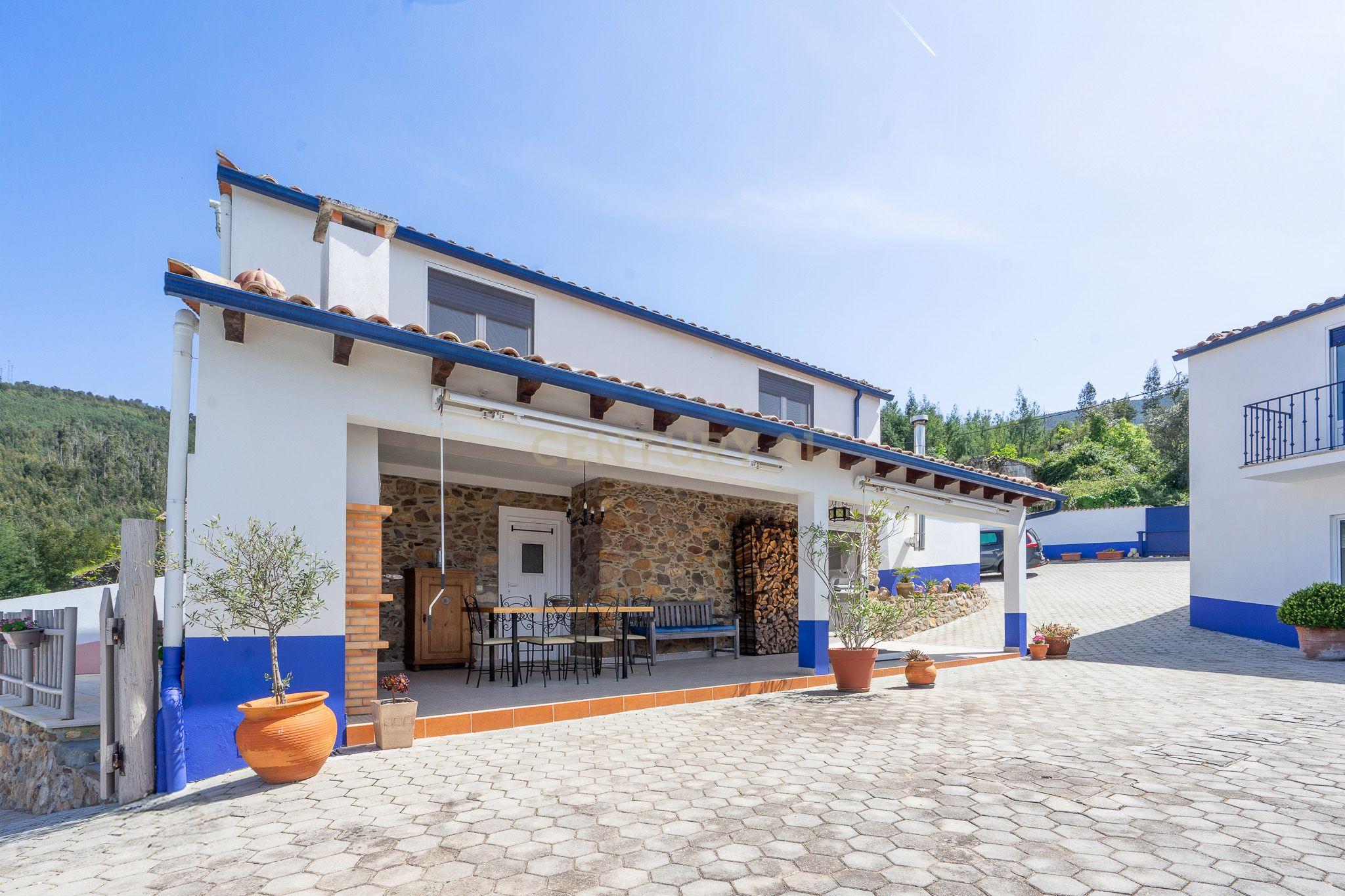 Moradia T3 + 1 em muito bom estado com pátio,piscina, terraço, churrasco coberto,anexo,garagem,poço e terreno numa localização sossegada a 10 min. de Lousã - Image 52
