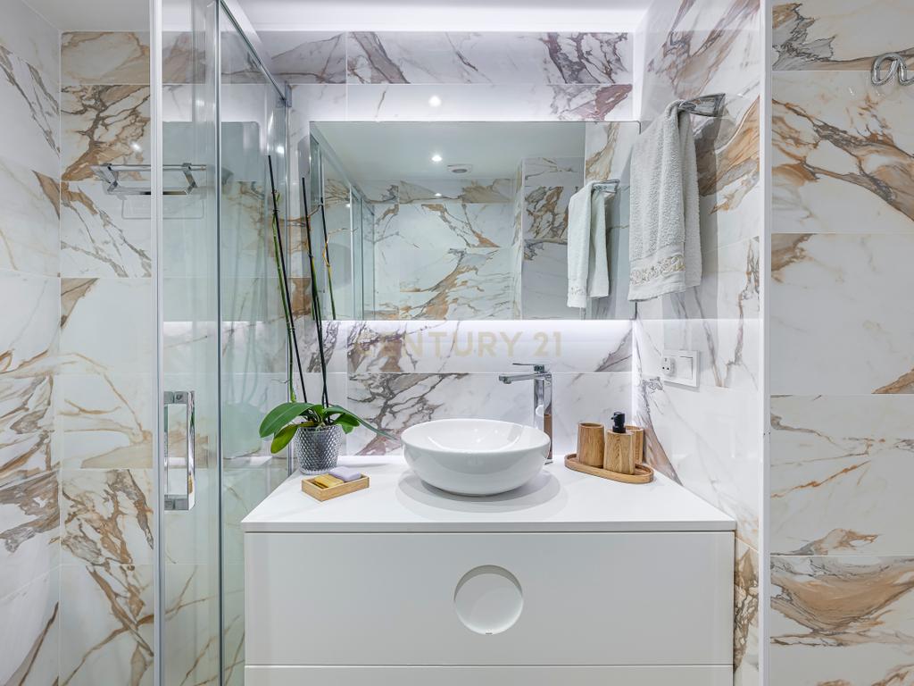 Magnífico Apartamento de 3 Quartos Totalmente Remodelado em Guadalmina Alta - Image 17