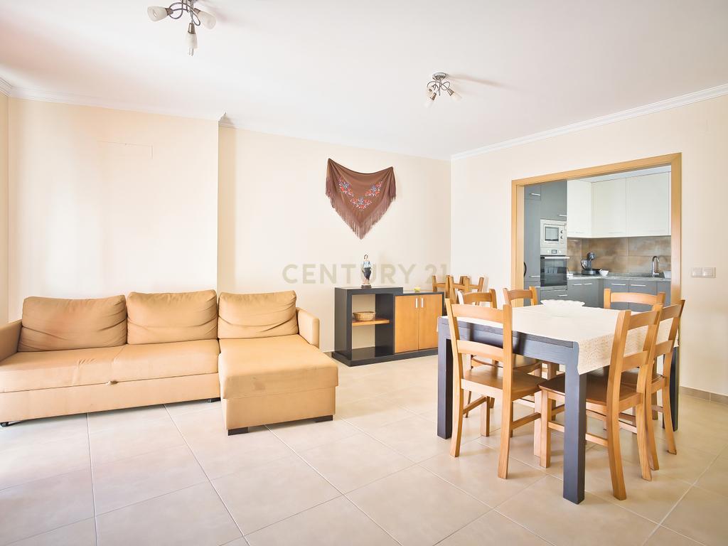 Apartamento T3 Espaçoso e Acolhedor, a Passos do Mar na Nazaré. - Image 3