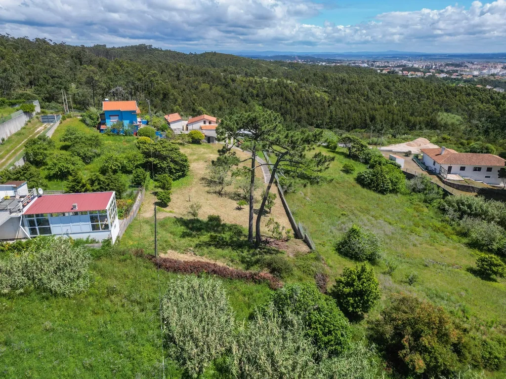 Moradia T4 com Vista Mar e Cidade - Image 9
