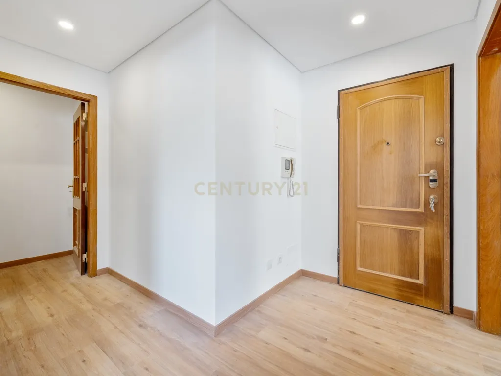 Apartamento T2 Renovado com Terraço de 48 m² e Box para 2 Carros em Carcavelos – a 8 minutos da praia - Image 5