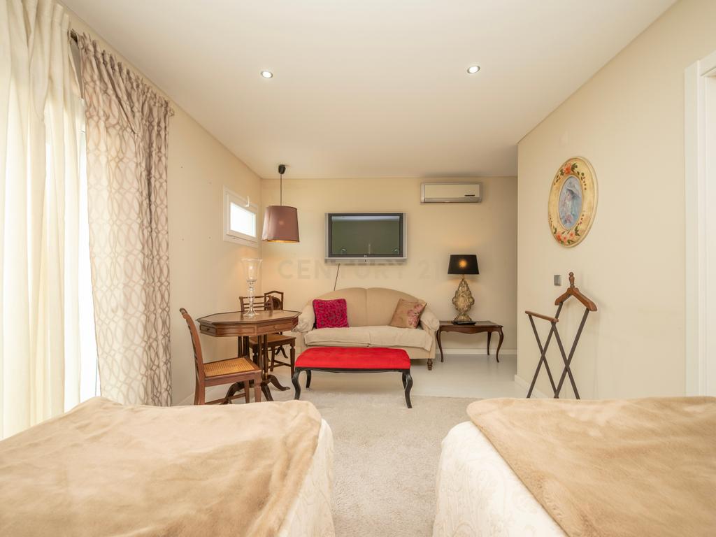 Moradia Exclusiva com Piscina e vista da Serra da Arrábida - Image 16
