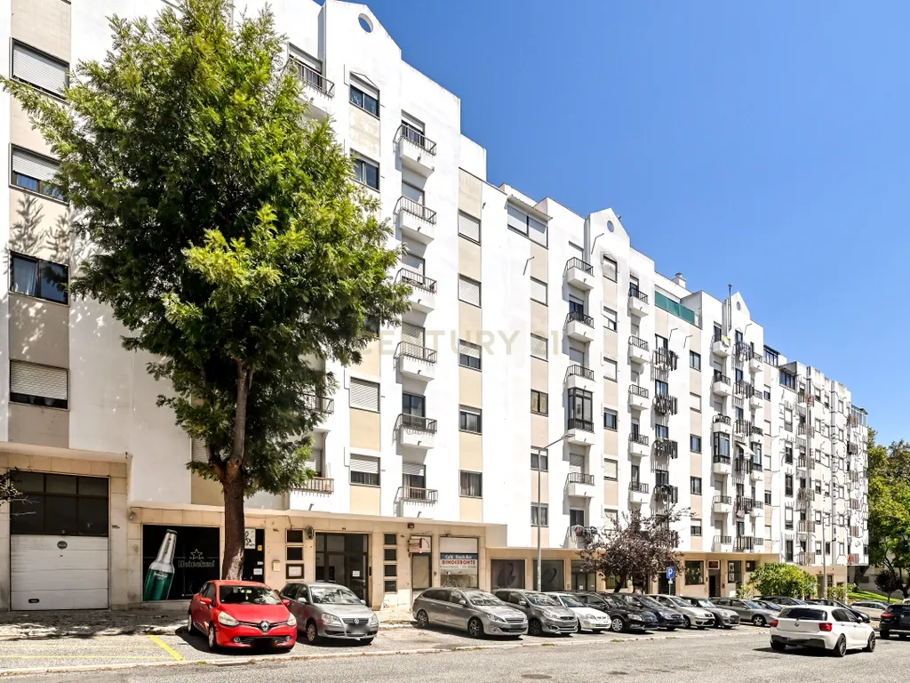 Apartamento T3 semi-remodelado, luminoso e pronto a habitar, na Rinchoa (Sintra). - Image 23