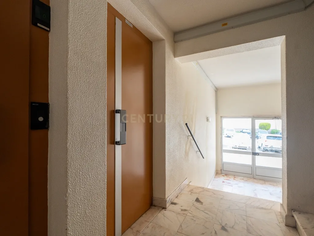 🏡 Oportunidade única: T2 espaçoso, com varanda e localização privilegiada! - Image 26