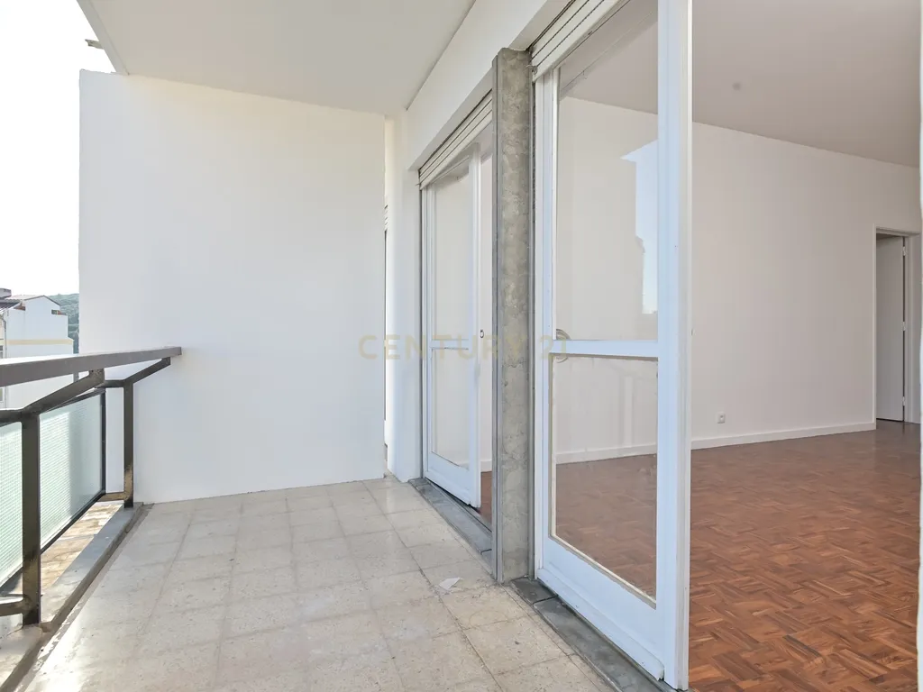 * RESERVADO * Apartamento T2 renovado para arrendamento em São Domingos de Benfica, Lisboa - Image 14
