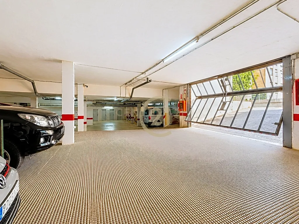 Cobertura de 5 Quartos com Terraço e Churrasqueira: Ideal para Família Numerosa ou Segregação em 2 Habitações! - Image 67