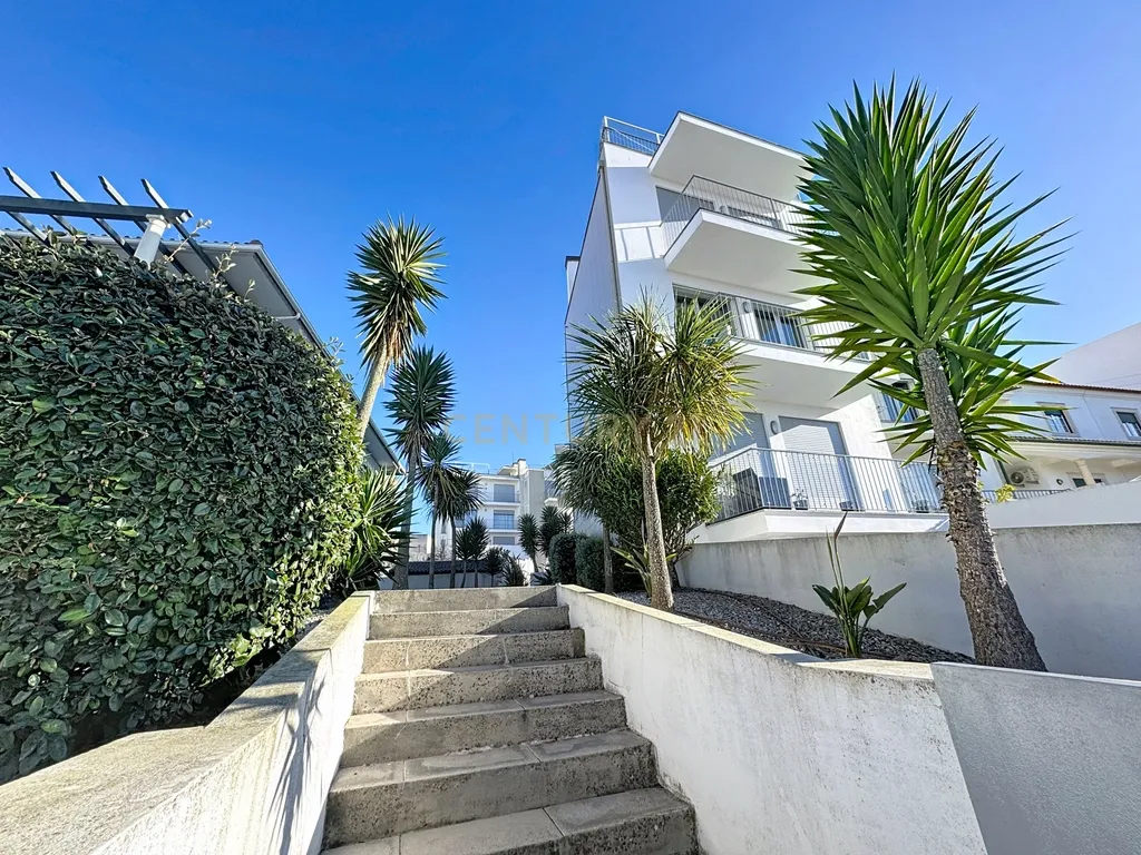 Penthouse T2 com Terraço e Piscina Privativa – Sítio da Nazaré - Image 9