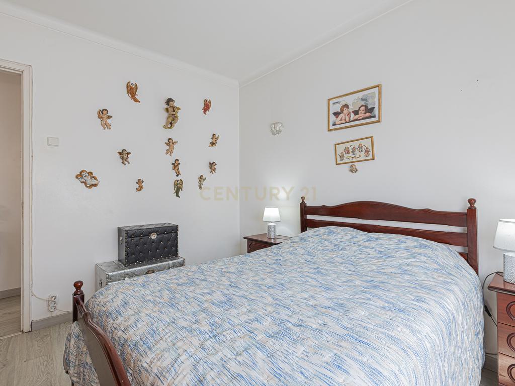 Apartamento T2 parcialmente renovado — Porto Salvo - Image 31