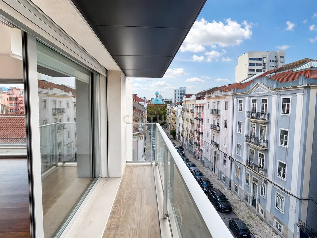 Apartamento T4 para arrendar com 280 m² e 3 estacionamentos no Campo Pequeno - Image 15
