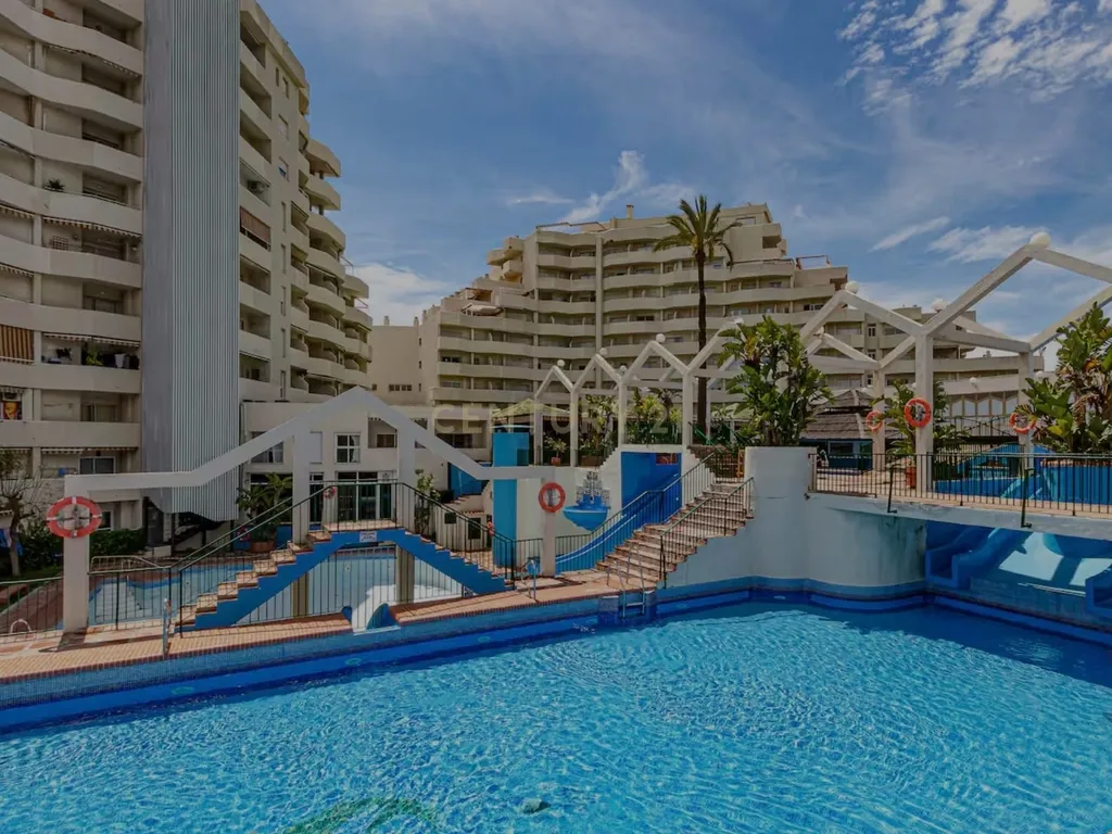 Apartamento T1 em Málaga com Vista e Acesso a Piscina - Image 14