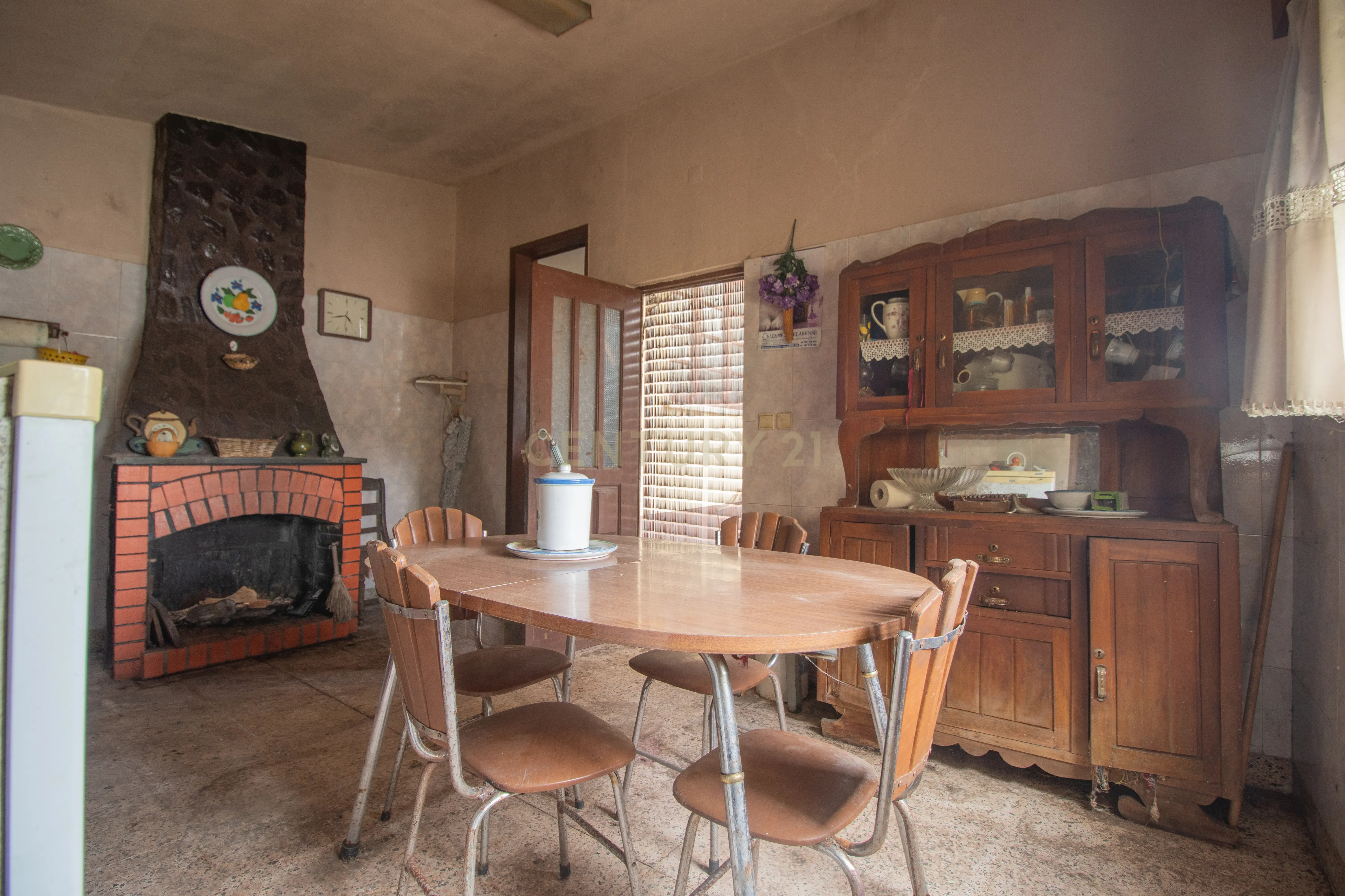 Fotografia 5 de Moradia T4 com Garagem e Quintal em Chão de Couce – Oportunidade com Potencial em Ansião