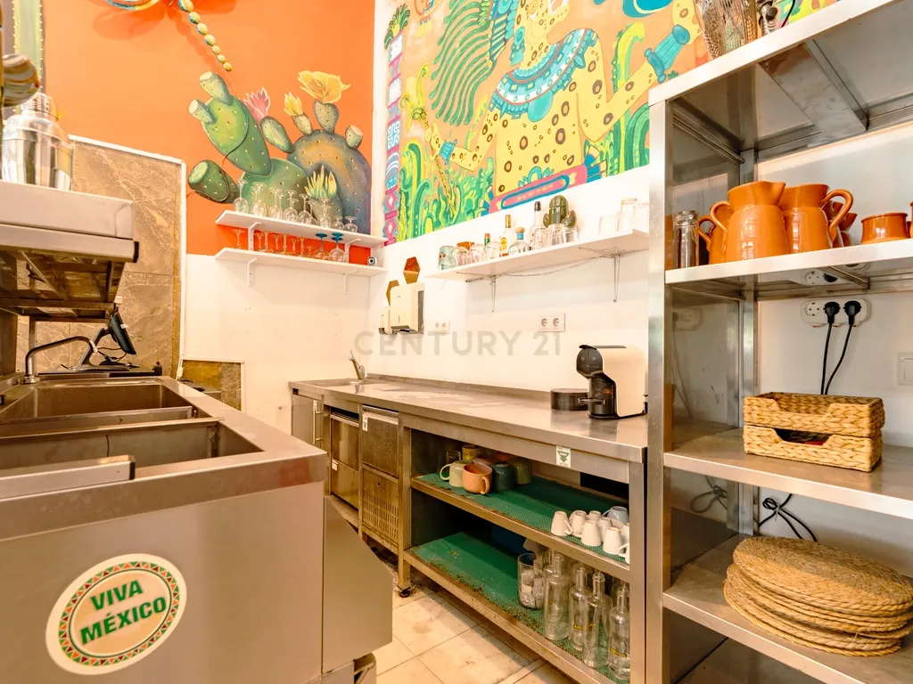 OPORTUNIDADE! ESPAÇO DE RESTAURAÇÃO MUITO BEM DECORADO E TOTALMENTE EQUIPADO EM LOCALIZAÇÃO CENTRAL DE LISBOA, GRANDE POTENCIAL PARA O SEU NEGÓCIO! - Image 19
