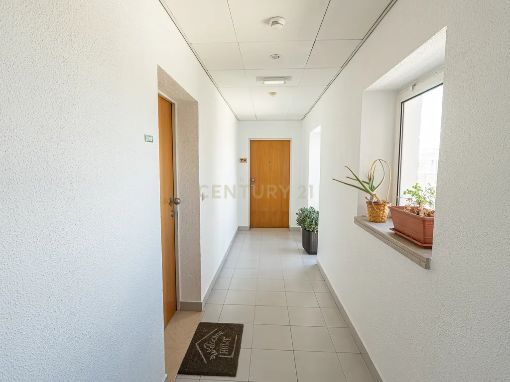 T4 Duplex com Rooftop e Vista Panorâmica sobre o Tejo – Parque das Nações - Image 6