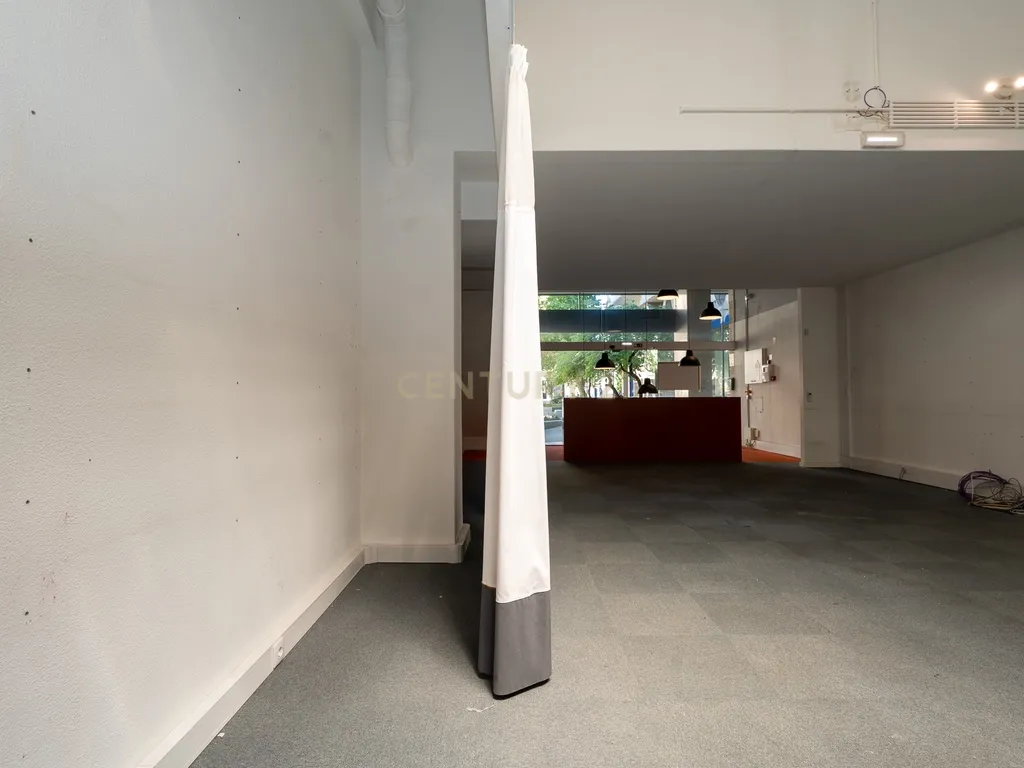 Loja com Cave e Mezanine no Centro de Lisboa - Image 16