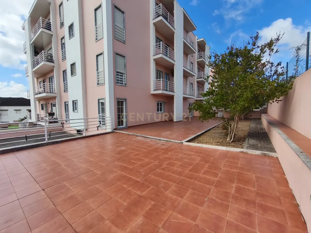 Apartamento T3 para arrendar com terraço de 200m² e garagem para dois carros — Lourinhã - Image 17
