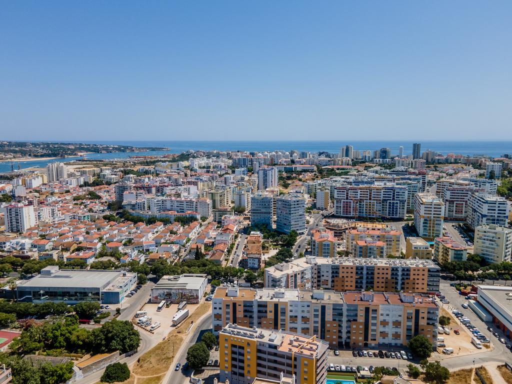 T1 Remodelado com Vista Panorâmica sobre o Rio, Cidade e Serra | Portimão - Image 17