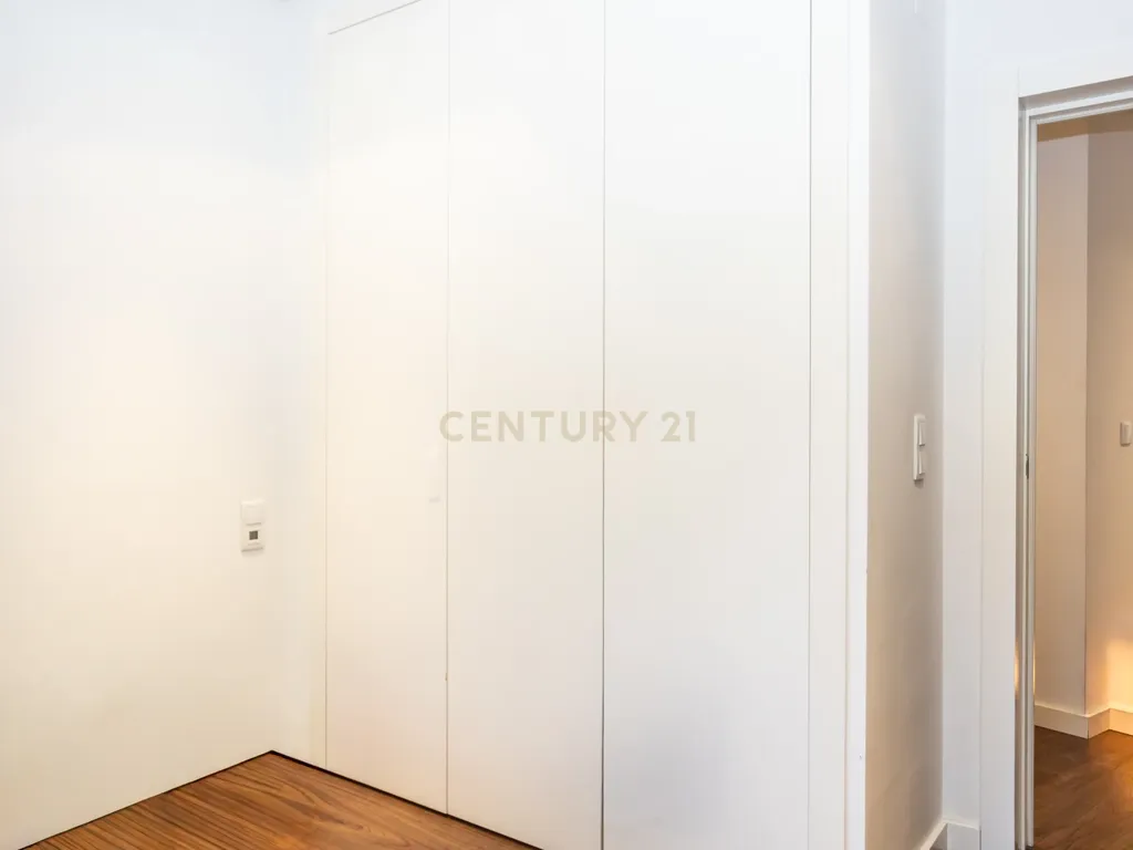 Apartamento de luxo com 5 assoalhadas, 2 garagens e parqueamento - Image 27